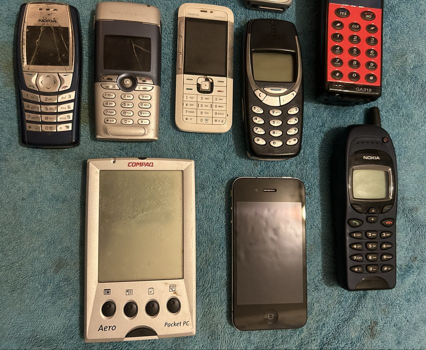 Zestaw telefonów komórkowych