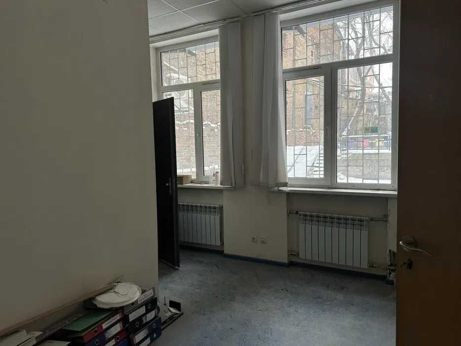 Продаж фасадного приміщення 250 м кв. центр