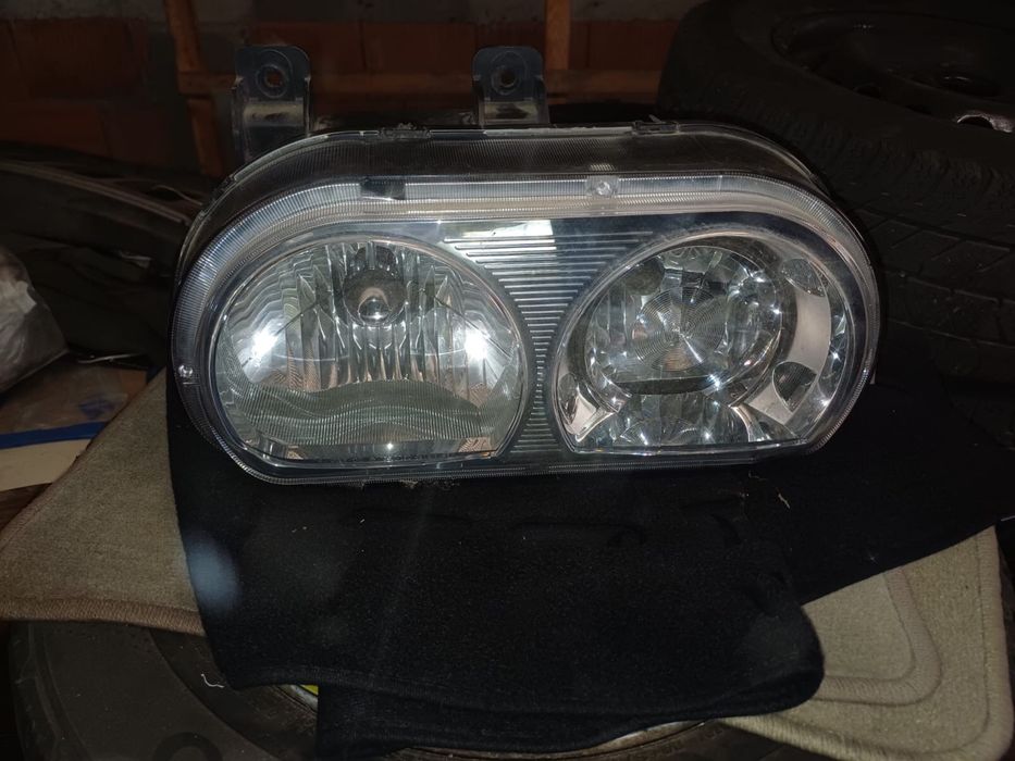 Lampa lewa przod reflejtor dodge Challenger
