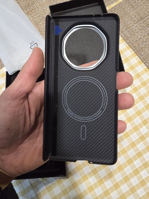 Capa carbono magsafe honor v3