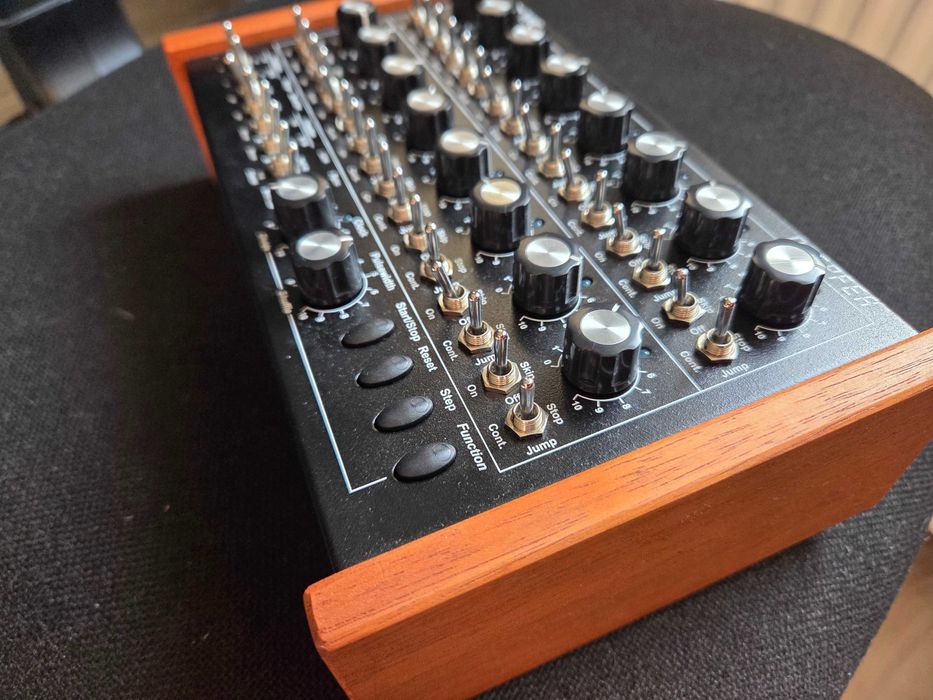 Doepfer Dark Time z niebieskimi diodami, gwarancja, sekwenser eurorack