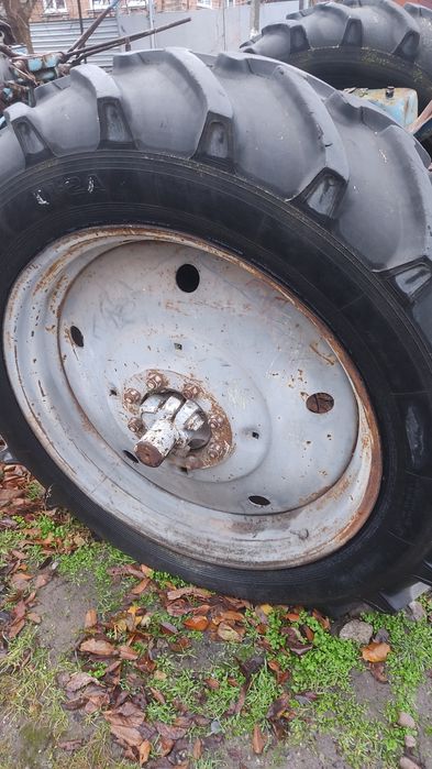 Трактор МТЗ 80. Продам. Культиватор. Плуг.