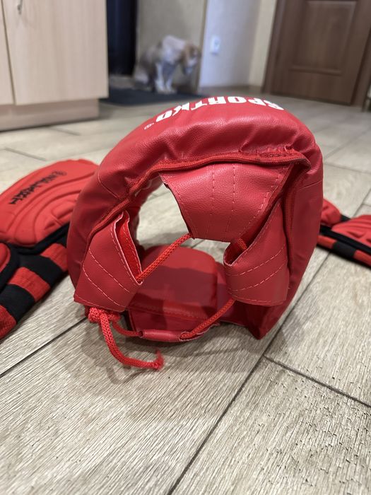 Захист. Шлем та броня для кікбоксінгу, карате, боксу. Єдиноборства