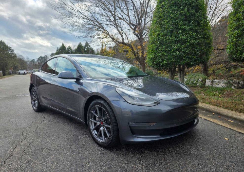 Tesla Model 3 Long Range      2021