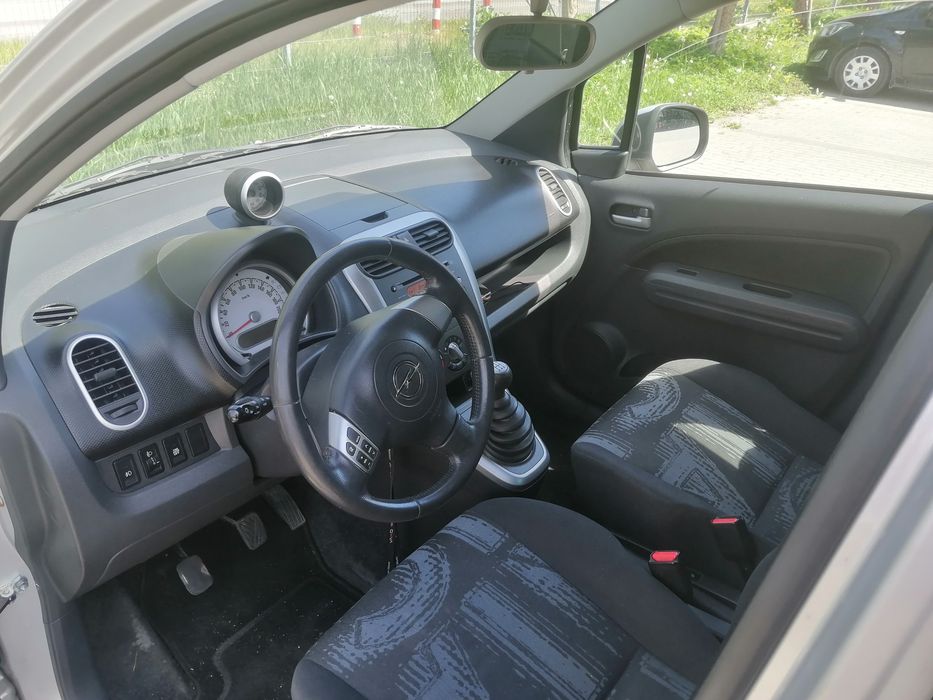 Opel agila bezwypadkowy