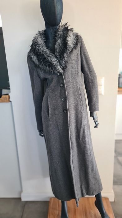 Bardzo długi płaszcz. Szary. Ciepły. Kołnierz sztuczne futerko