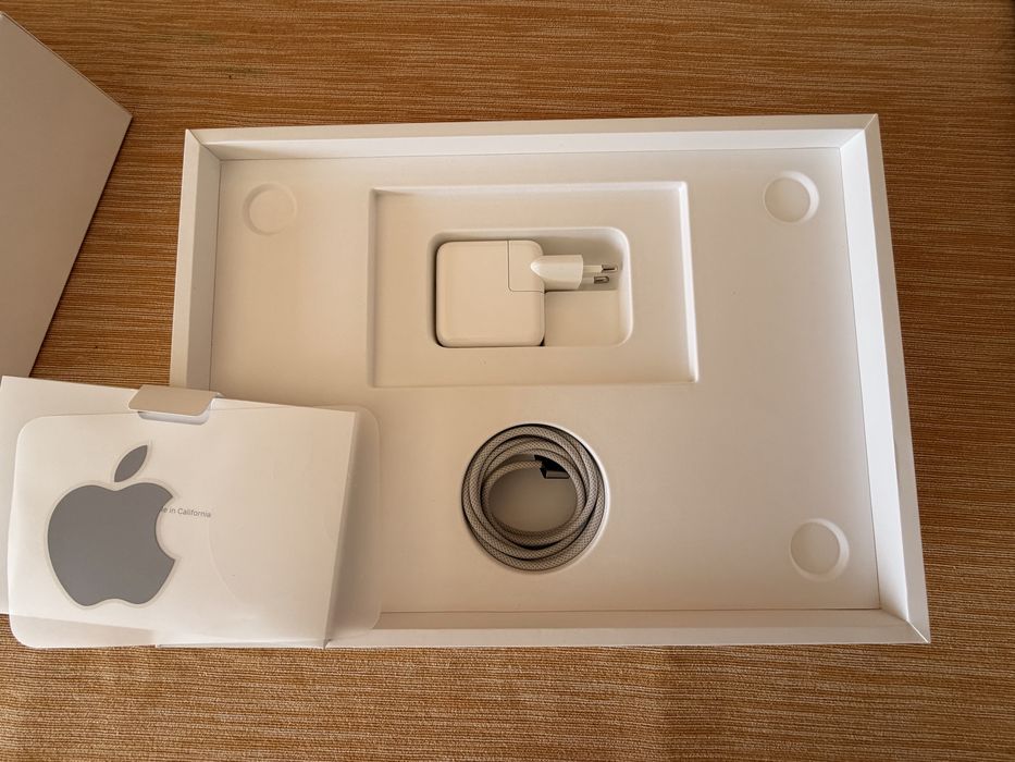 Macbook Air M2 8/256gb