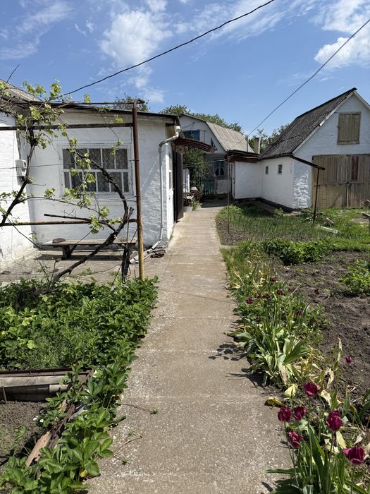Житловий будинок з усіма зручностями та гаражем, Ватутіне.