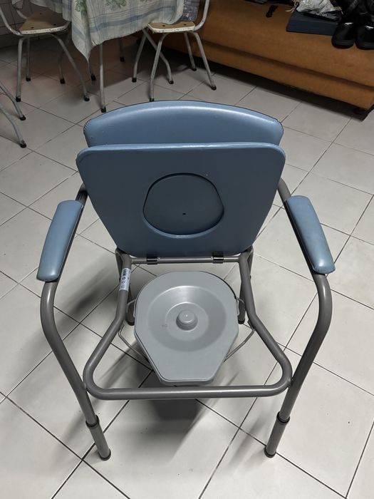 Cadeira Sanitária com Balde