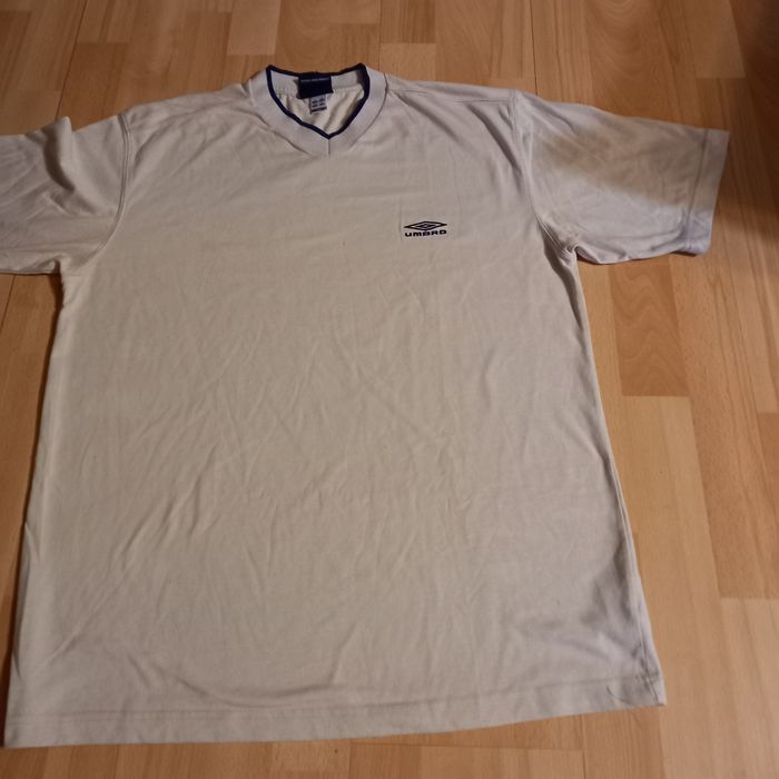 Beżowa koszulka Umbro