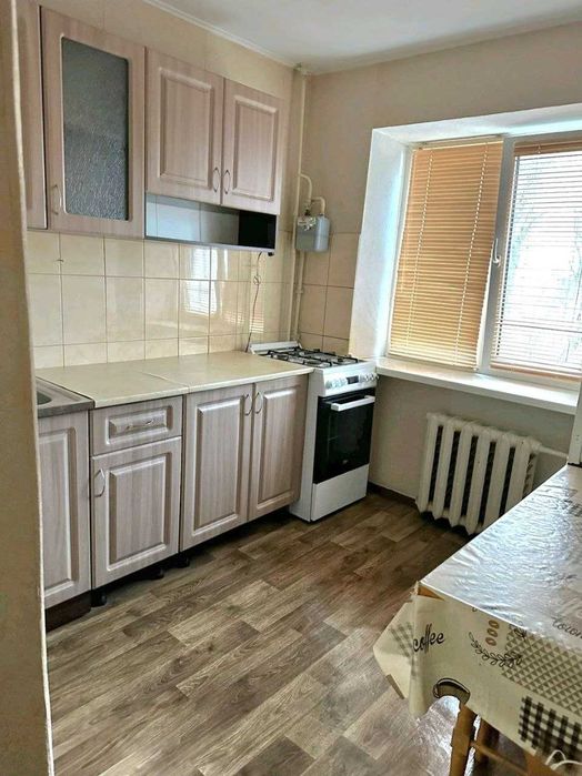 Продаж 1к квартири 30.7 кв. м на вул. Листопадова