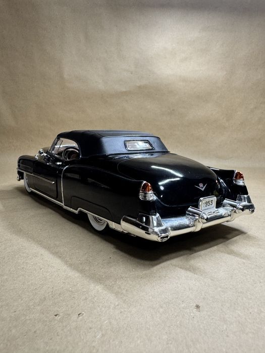 Cadillac Eldorado 1953 модел 1:18