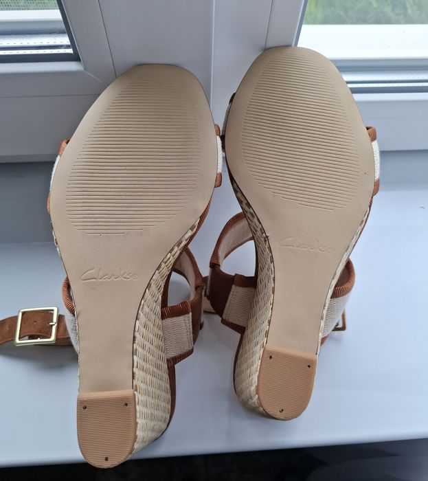 Продам жіночі босоніжки Clarks