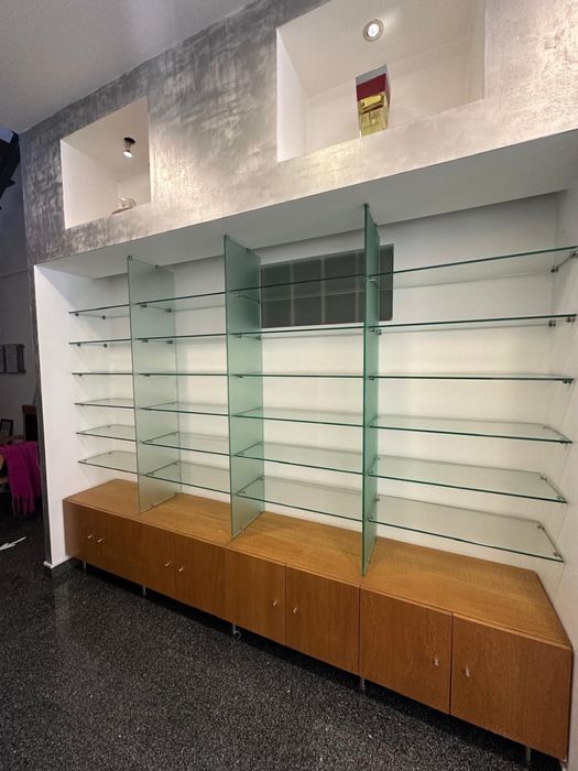 Móveis e expositores/lineares de loja como novos.