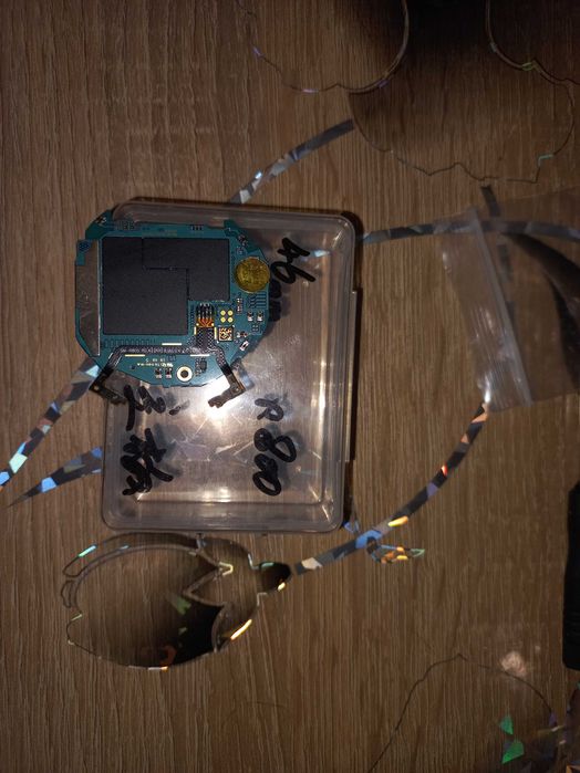 Нова  материнська плата на годиник самсунг ,R800