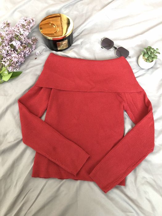 Кофтинка з відкритими плечима