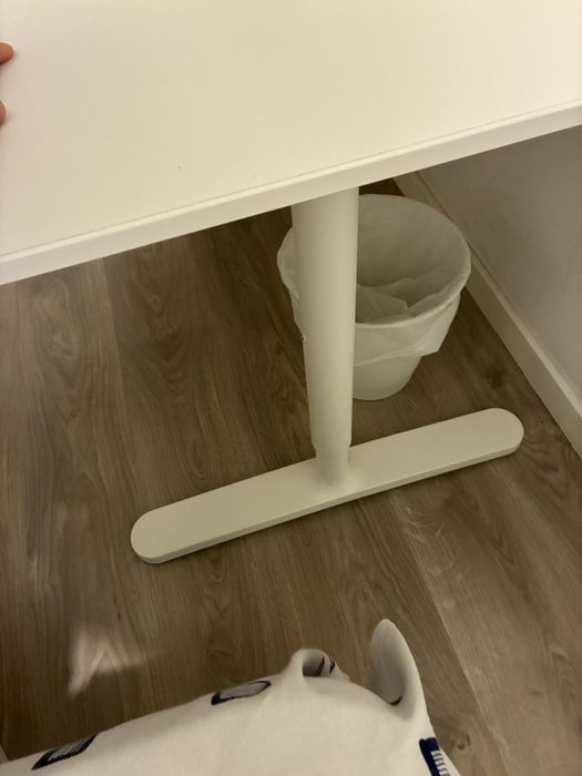 IKEA BEKANT secretária