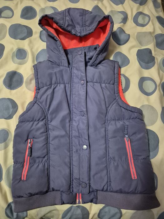 Безрукавка з капюшоном