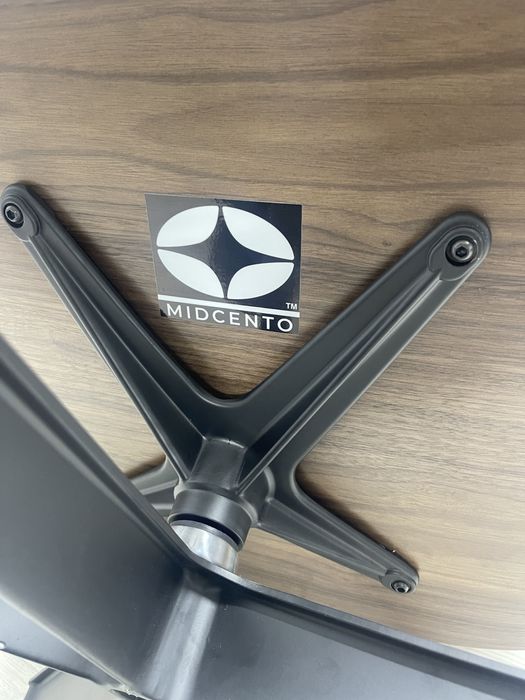 Легендарне крісло Eames Lounge Chair