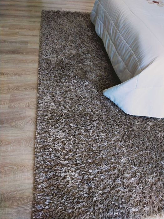 Carpete castanho claro, pelo comprido,. 2.90*2.00
