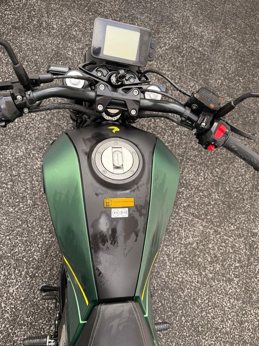 Benelli leoncino 125 como nova