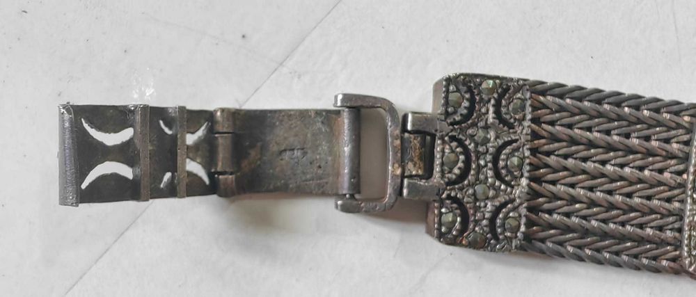 Relógio de Senhora em prata 925 e pedras encrustadas.