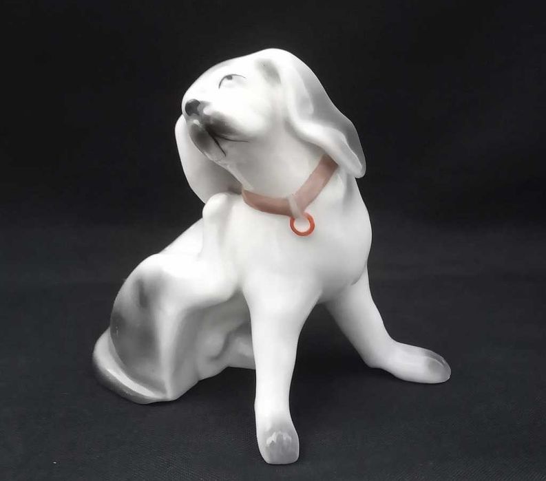 Antigo porta-palitos em porcelana Vista Alegre em forma de cão
