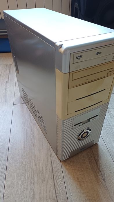 Obudowa od komputera ATX - z napędem DVD i nagrywarką