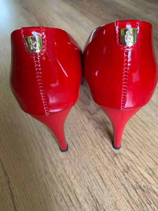 Buty czerwone lakierowane 38