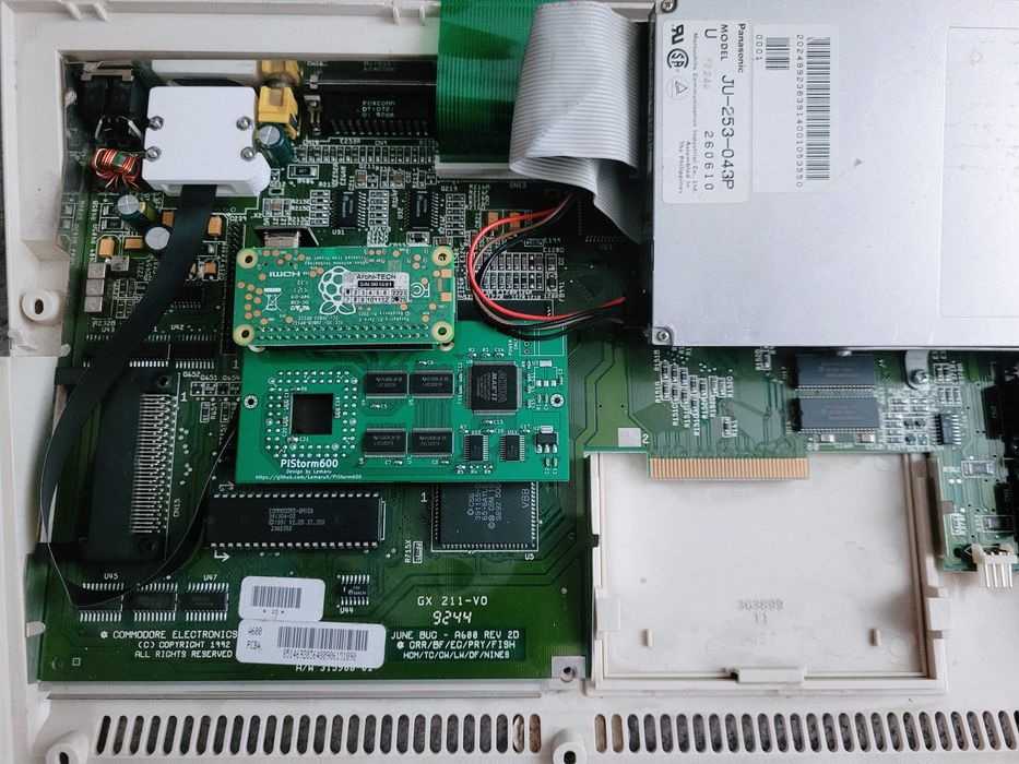 Amiga 600 + Pistorm600 + Karta MicroSD 16G + Wymienione kondensatory