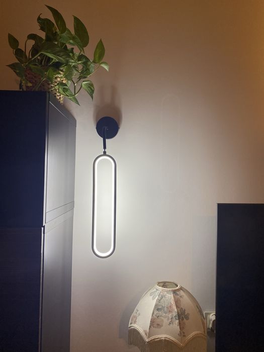 Czarne wiszące lampki