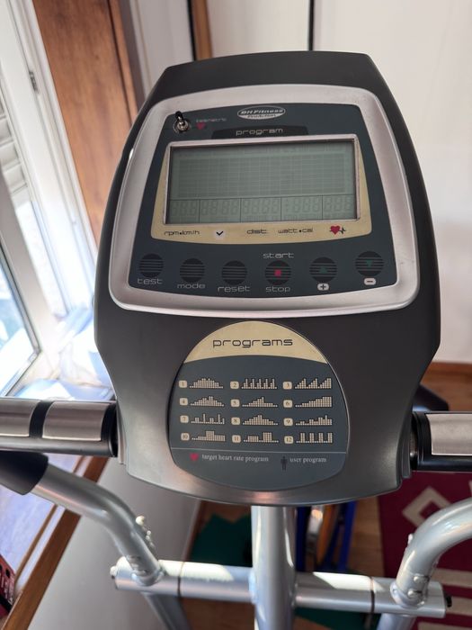 Máquina Elíptica e Bicicleta de Spinning