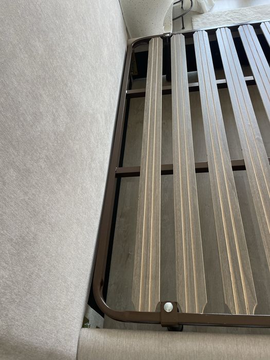 Cama bege + estrado 160x200 nova