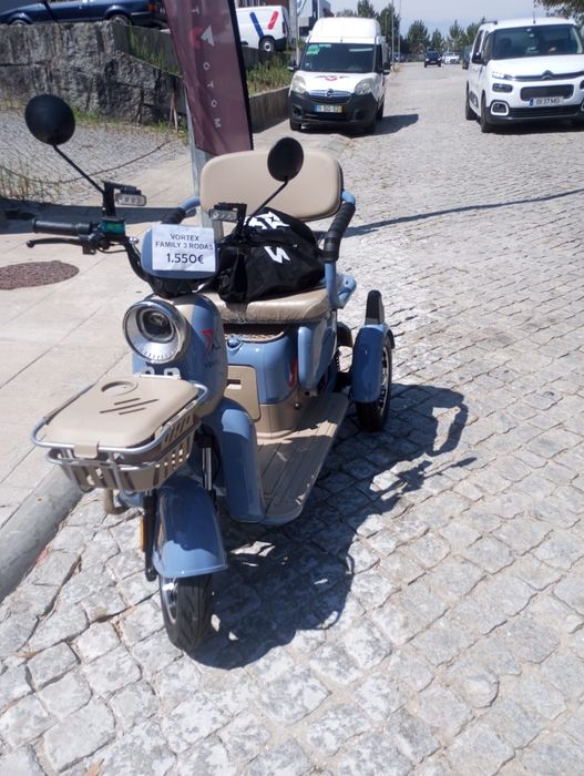 vende se triciclo de três rodas