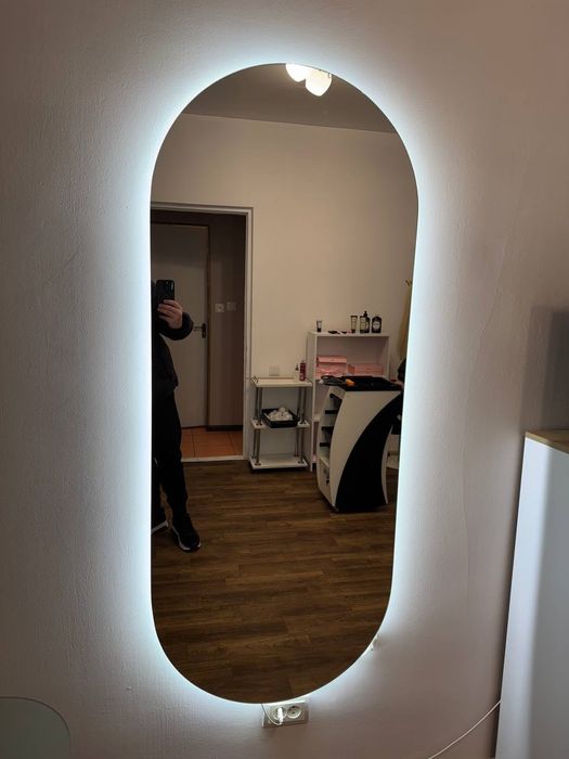 Дзеркало з підсвіткою