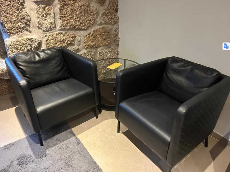 Vendo 1 cadeira Ekero IKEA preto pele sintética.
