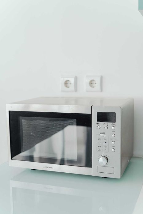 Apartamento T1 renovado junto ao Metro da Trindade