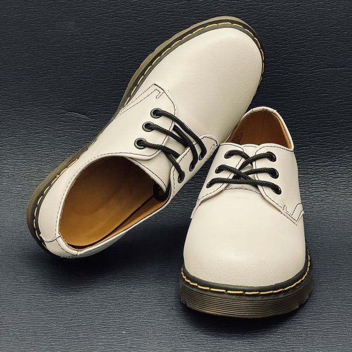 Eleganckie glany półbuty martensy Oxfordki klasyczne