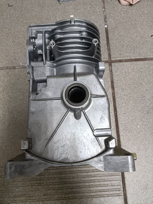 Blok silnika karter Briggs 5hp Briggs&stratton wał poziomy 65mm tuleja