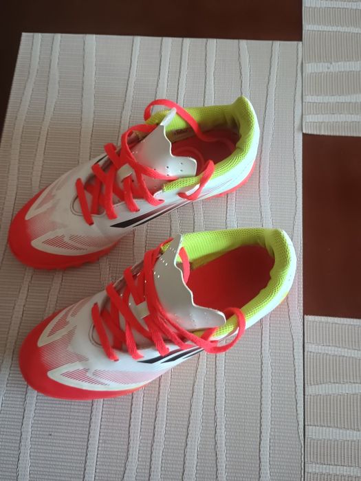 Buty sportowe halówki  Adidas r.36 jak nowe .