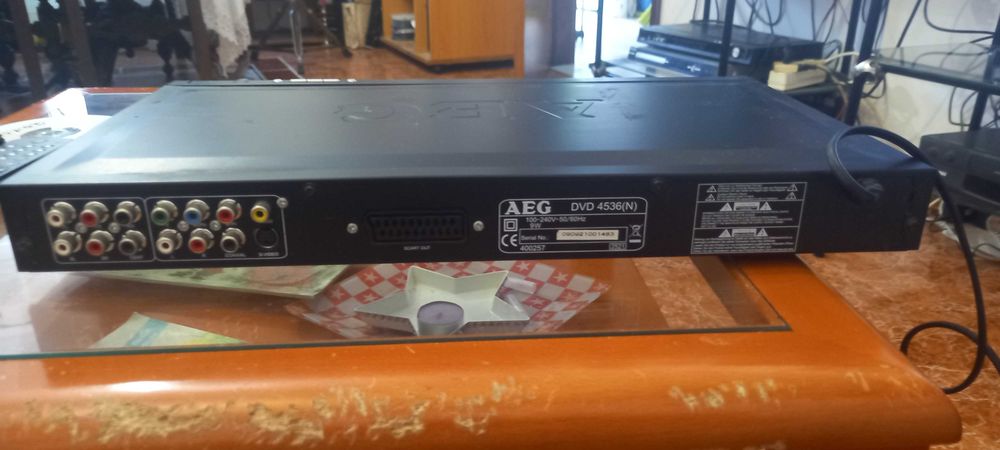 vendo LCD SAMSUNG nova c. comando + DVD AEG novo c comando
