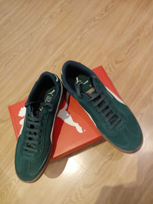 Sneakers
PUMA Club II Era Suede Sneakers