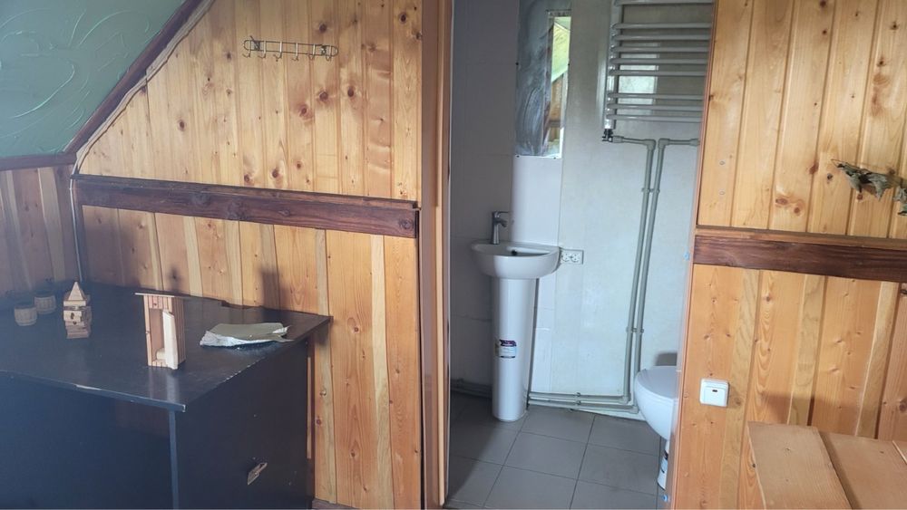 Колиба в напрямку Буковеля.