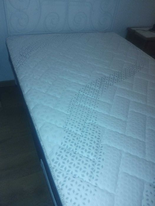 Cama de ferro com colchão