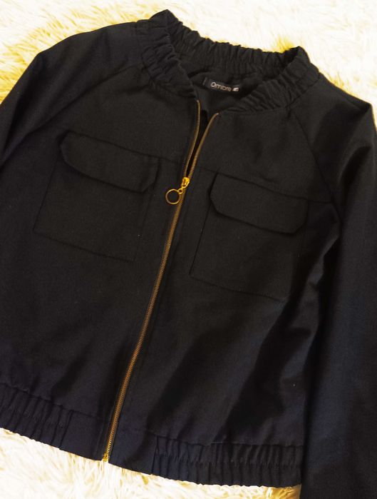 Czarna lekka kurtka z materiału, rozm M