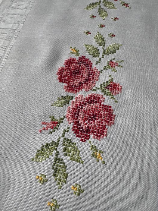 Bieżnik   Haftowany róze do kolekcji