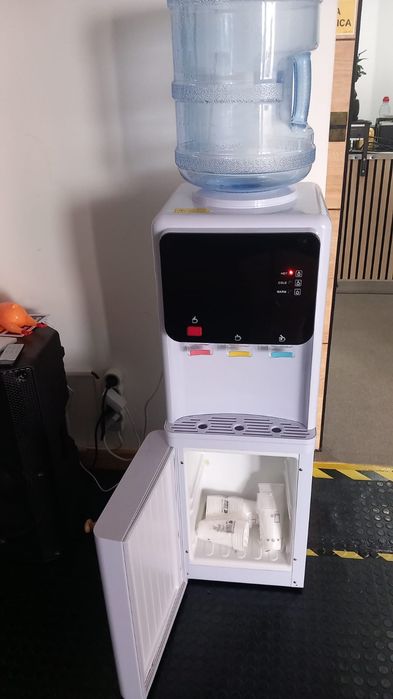 máquina refrescar água