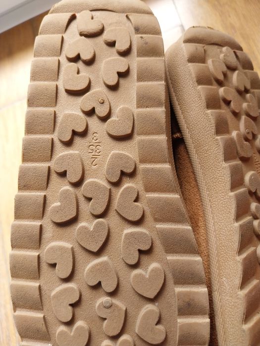 Dois pares de botas menina | umas de pêlo e outras Zara