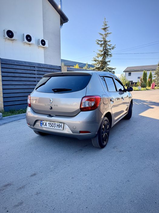 Рено Сандеро офіційний 1.6 ГАЗ/Бенз