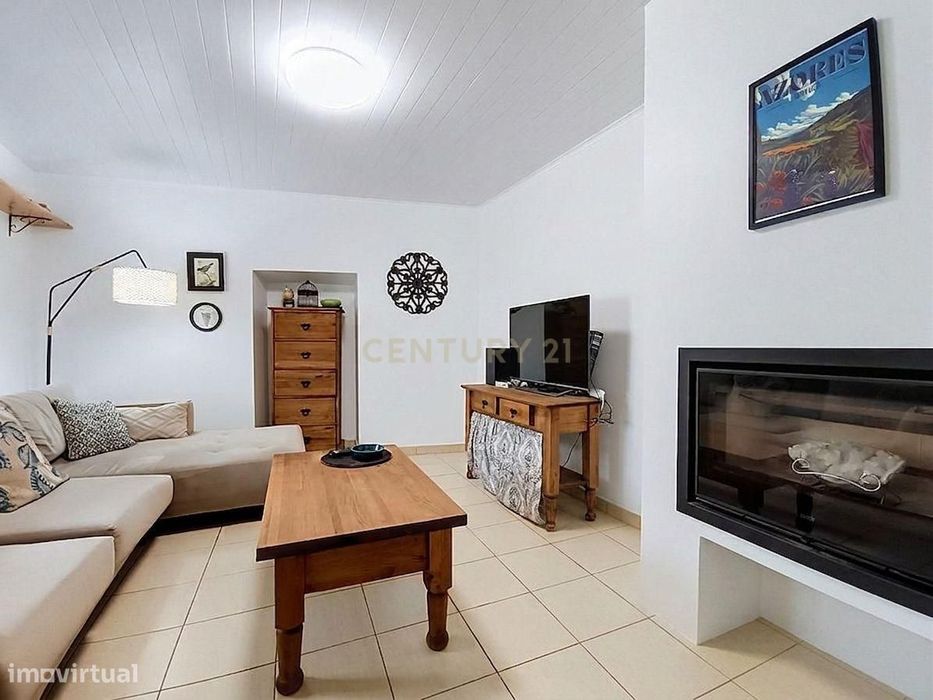 Moradia T2 no Centro da Vila do Nordeste | Jardim e Excelente Potencia